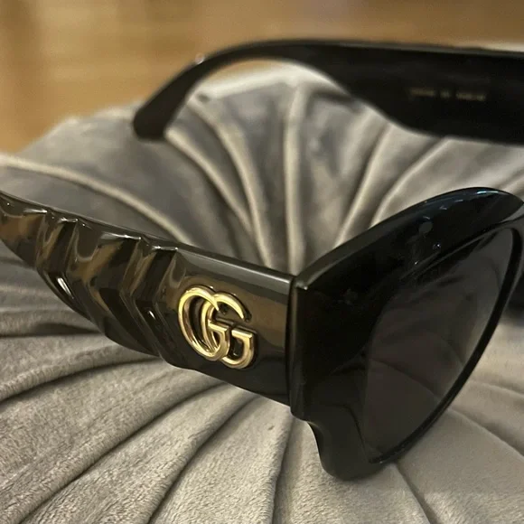 Gucci Cat Eye Sunglasses SOLD - Picture 4 of 11